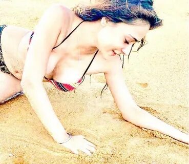 Sara Khan flaunts assets in bikini, trolls say 'Stay with Mi