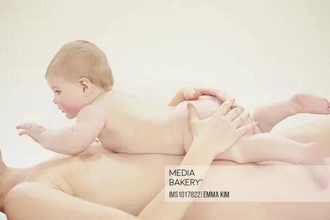 Mediabakery - Photo by Image Source - Naked baby lying on to