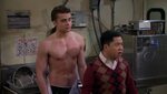 ausCAPS: Austin Falk shirtless in 2 Broke Girls 4-19 "And Th