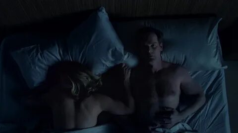 ausCAPS: Peter Krause shirtless in The Catch 1-01 "Pilot"