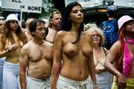 تظاهرات سینه برهنه نه فقط برای مرد Go Topless Day مجله فلونز