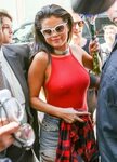 13 Hotties Who Are Comfortable Going Braless In Public - Lif