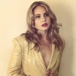 Leah Pipes Brasil on Twitter Leah pipes, Curl hair with stra