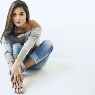 Summer Bishil - Фото база