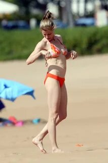 49 hot Julie Bowen bikini photos will make you an addict to 