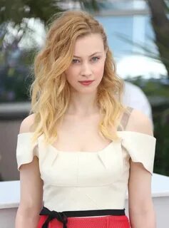 Sarah Gadon Sarah gadon, Colorblock dress, Trending dresses