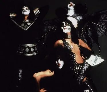 Pin by Eric J on KISS 1974 Shoots and Appearances Kiss conce