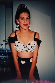 Mayim bialik, 90s fashion, Festival bra