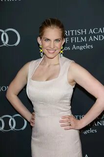 Actress Anna Chlumsky on Motherhood Mom.com