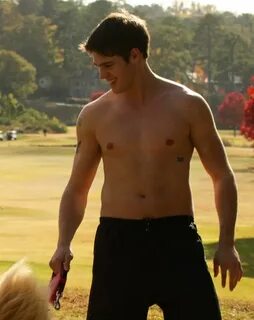 MALE CELEBRITIES: Steven R. McQueen shirtless jogging is hot