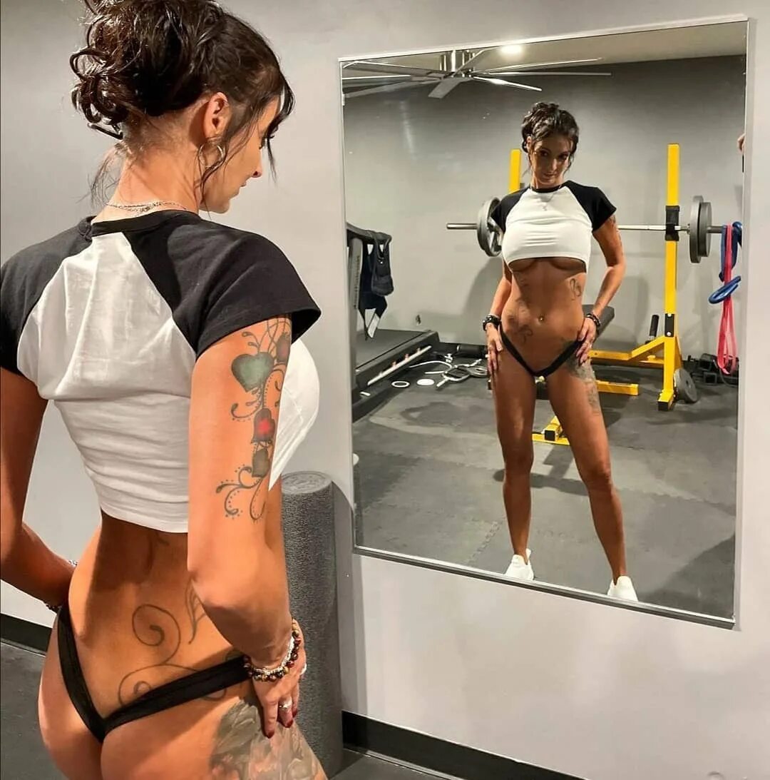 Hot Moms Milf Cougar в Instagram: "Workout with @kristylee_bella 💪 💖...