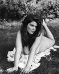 Пышнотелая британская модель позировала для Playboy обнаженн
