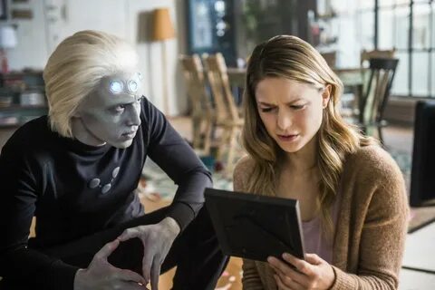 Supergirl Season 3: Brainiac 5 Introduces Himself to Kara Su