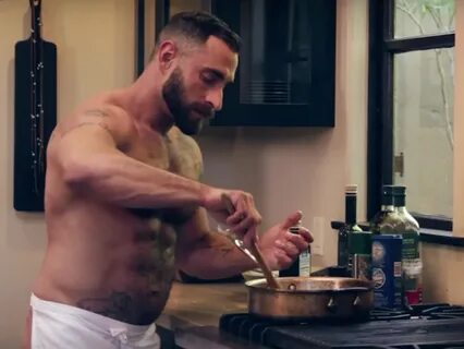 WATCH: The Bear-Naked Chef is Back