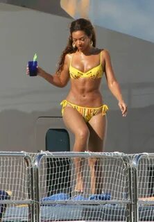 Celebrity Bikini Photo Roundup: 2007-2008 - Socialite Life