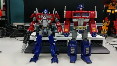 Takara Tomy Legendary Optimus Prime In-Hand Images - Transfo