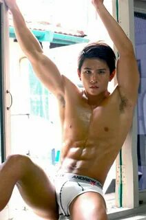 ボ-ド"HOT ASIAN HUNK"の ピ ン