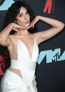 Pin de Polyviih em #CamilaOnVMAs Camila cabello, Look, Camil