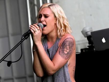 RUMER WILLIS Performs at a Concert in Los Angeles - HawtCele