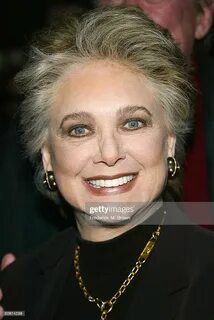 Actress Suzanne Pleshette attends the premiere of the play "