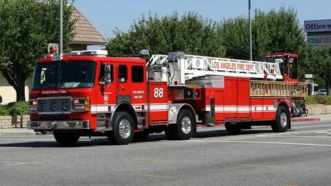 Los Angeles Fire Department Hook & Ladder Truck 88 Code 3 Fl
