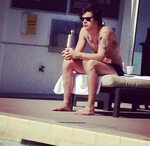 PIC Harry Styles Shirtless At The Pool In LA - Looking SEXY 