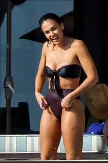 Jessica Alba in a Bikini in Cabo San Lucas 11/24/2021 * Cele