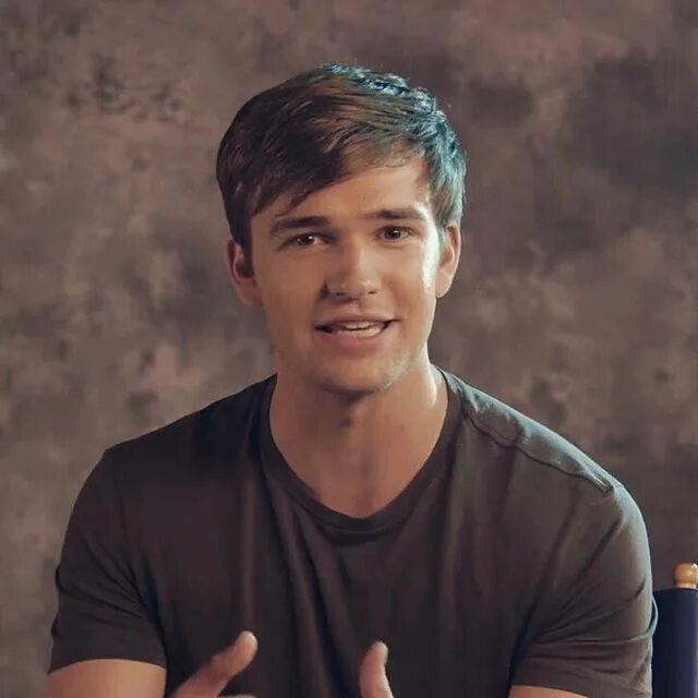 Burkely Duffield ✨ ✨.