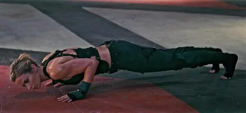 Nude Scenes: Emily Blunt - The Edge of Tomorrow - GIF Video 