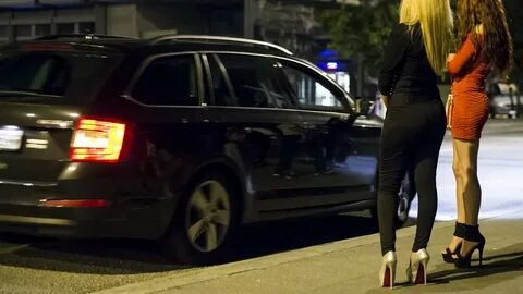 France: douze hommes condamnés pour avoir prostitué une ving