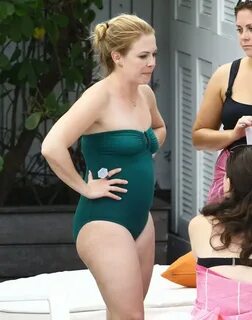 Melissa Joan Hart in Bikini - Body, Height, Weight, National