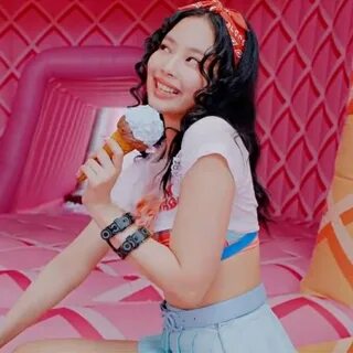 Blackpink Jennie’s outfit from Ice Cream MV - Sleek Peak