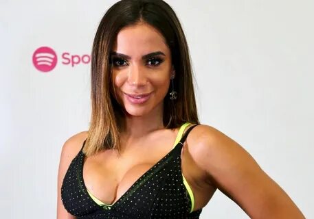 Anitta paralizó corazones: solo una lencería roja cubría su 