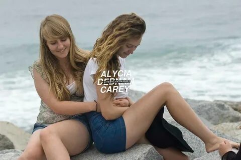 Alycia Debnam Carey's Feet wikiFeet