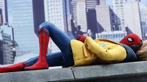 The replica of the yellow vest of Peter Parker / Spider-Man 