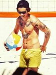 Pin on 1D Harry Styles SPORTY