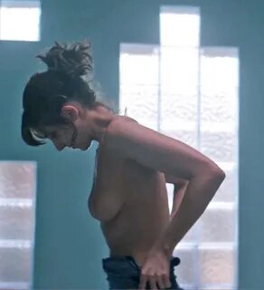 Alison Brie Nude Glow (24+)