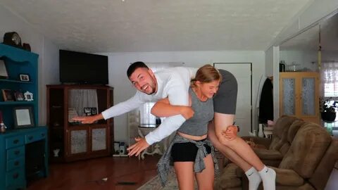 COUPLES LIFT AND CARRY CHALLENGE!! *HILARIOUS* - YouTube