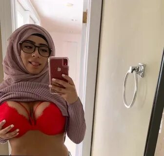 Muslim hijabi girl exposing her big tits - Mashallah