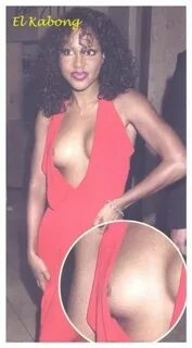 Toni Braxton - Nip slip, 2000 (2 pics) NudeBase.com