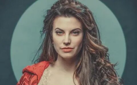 Meghan Ory Bio, Age, Height, Child, Husband, Pregnant, Insta