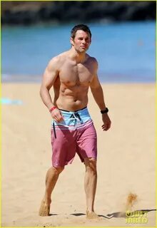 Shirtless James Marsden Shows Off Ripped Body in Hawaii!: Ph