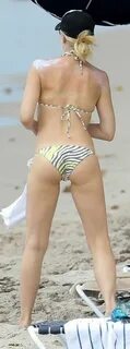 Gwen Stefani Bikini - Asses Photo