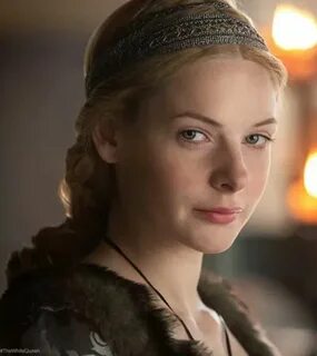 Simple natural look from The White Queen Romance de época, B