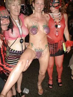 Mardi Gras (65 photos) .