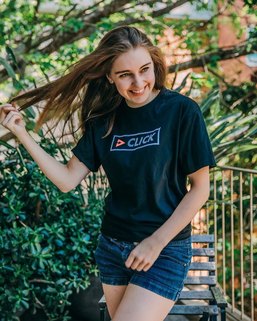 Click в Instagram: "Five guys in Click, but she’s still the alpha 💯 @loserfruit...