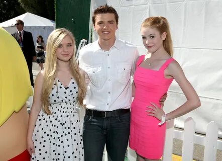 Katherine McNamara, Sierra McCormick, Joel Courtney - Sierra