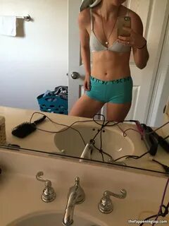 Candid Pictures of Mackenzie Lintz: Nude Fappening Porn Phot