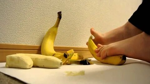 Vlogmas #3 - Peeling Banana with Feet - YouTube