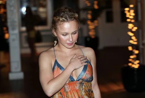 Hayden Panettiere Leaving Kimo’s Restaurant in Maui - HawtCe